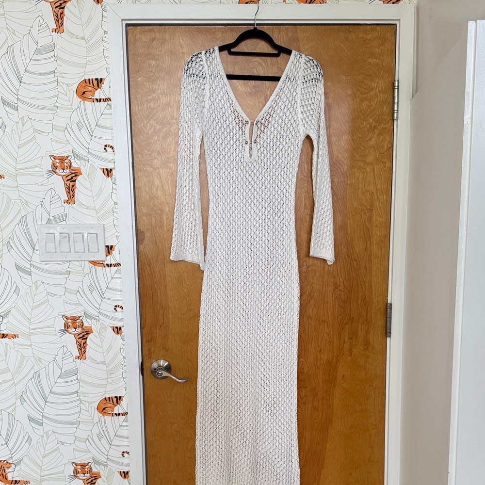 Elegant White Knit Maxi Dress